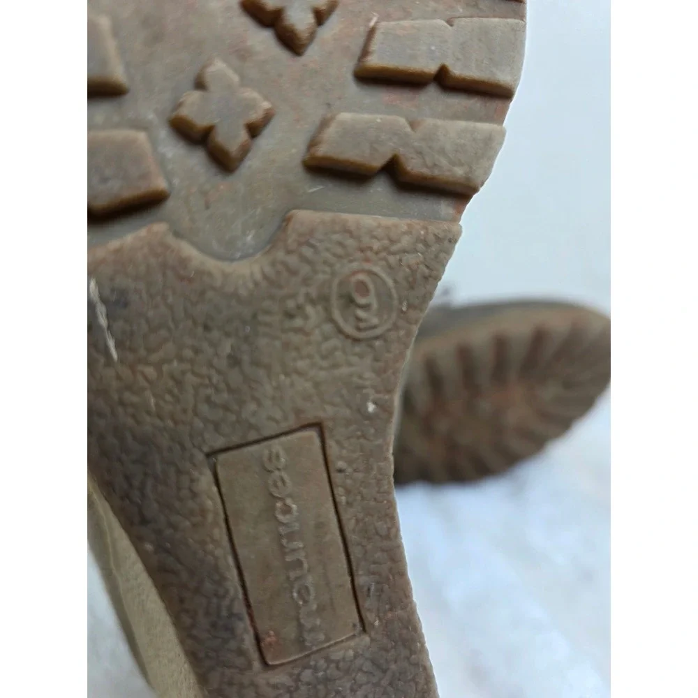 Maurices Women's Brown Suede Lace Up Wedge Ankle Boots‎ Size 9